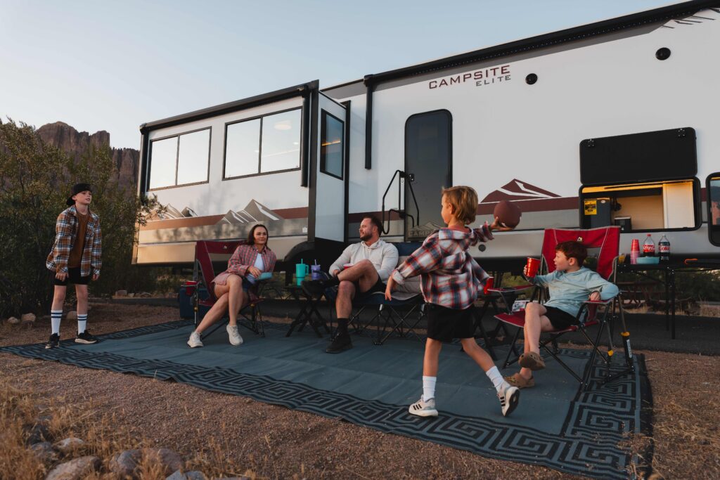 36AK Lifestyle CW_02891 Campsite Elite 36AK